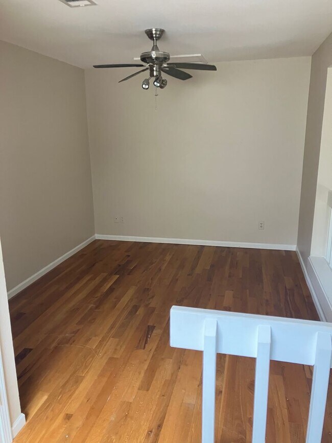 Building Photo - One Bedroom Condo with Loft, One-car Garag...