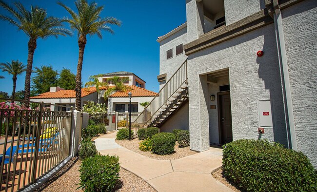 Building Photo - 11375 E Sahuaro Dr