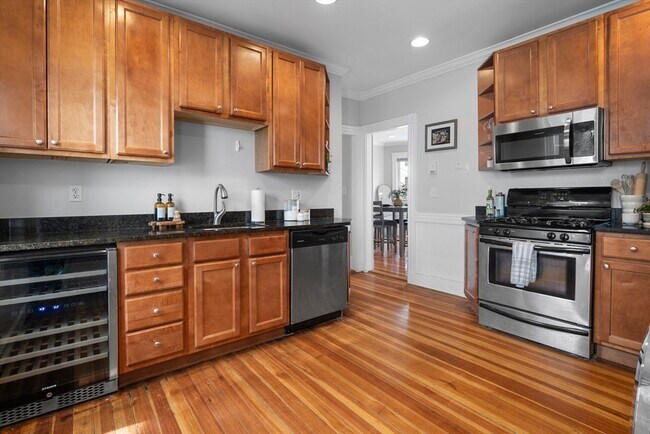 Building Photo - 22 Buttonwood St