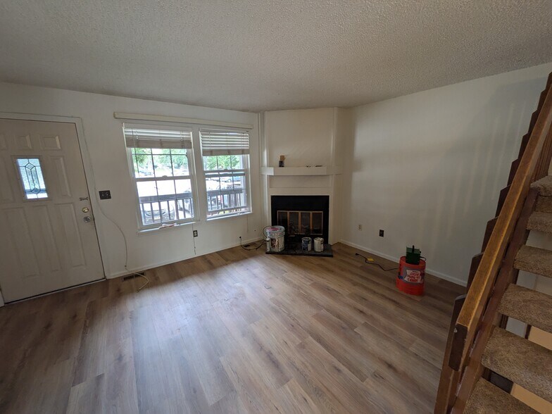 Living Room - 1217 South Flower Circle