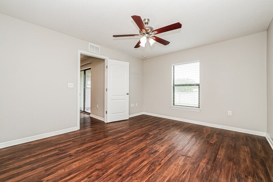 Building Photo - 720 Chatham Walk Dr
