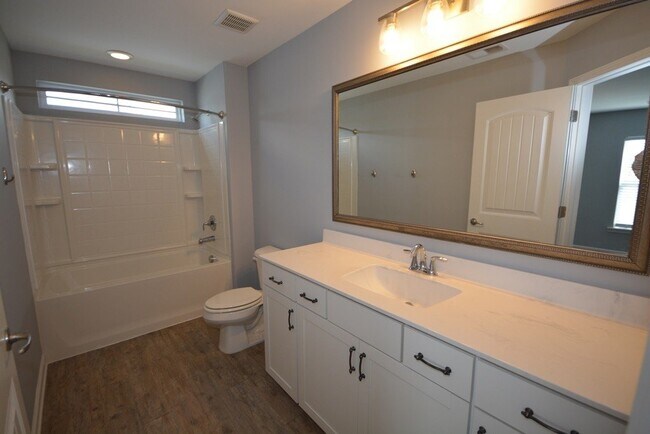 Building Photo - "Luxurious 5-Bed in, Pooler!"