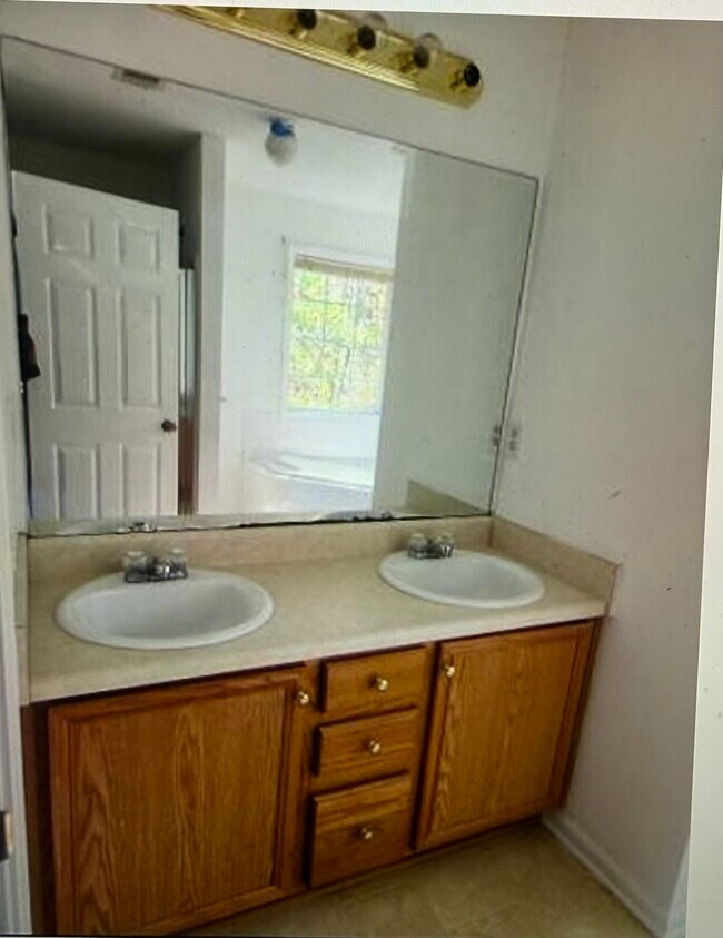 Building Photo - Move-In Ready Home Designed for Comfortable Family Living