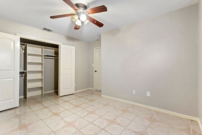 Building Photo - 3 Bed/2.5 Bath/2 Car Garage off Bass Blvd. in Harlingen