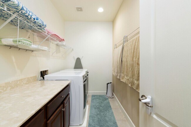 Building Photo - Spacious Home in Damonte Ranch - Large Backyard!