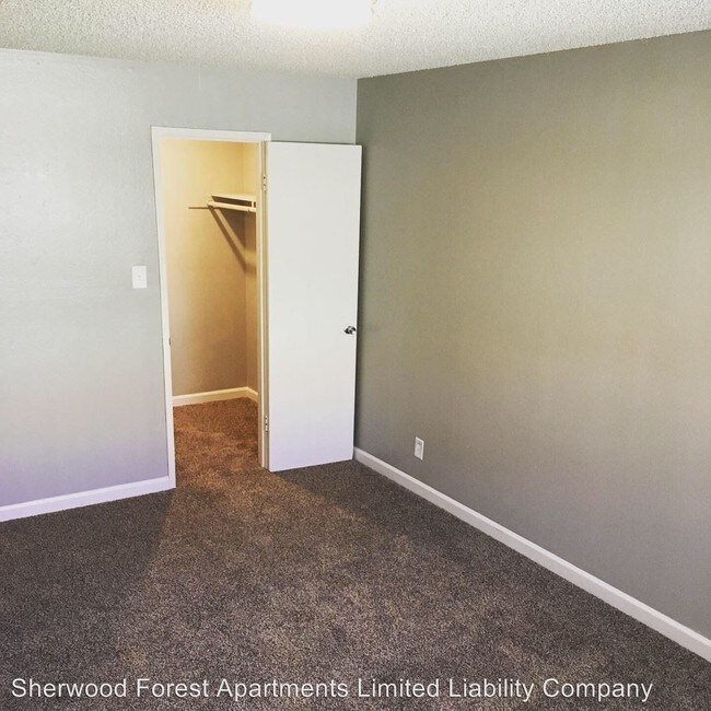 Building Photo - 710-720 Robinhood Dr