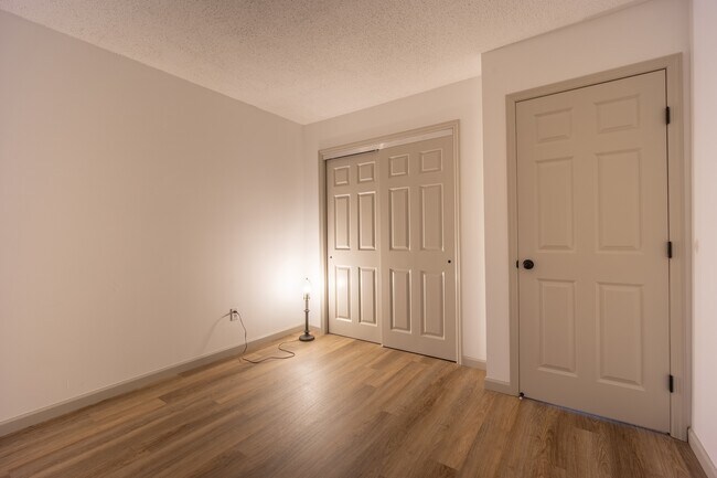 Building Photo - 404 Chelsea Cove S