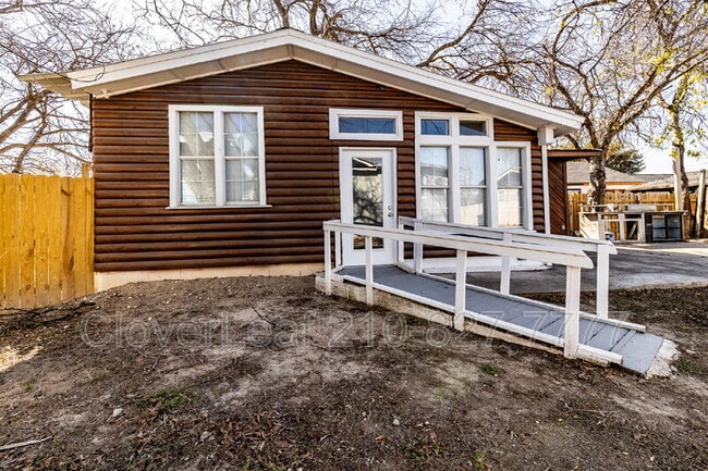 Building Photo - 2114 Jupiter St