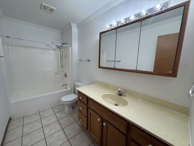 Building Photo - 2 BD/1.5 B at Windsor Court Townhomes in Ottawa IL! 1405 Windsor Court