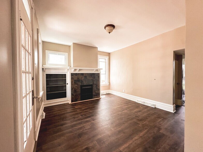 Building Photo - 330 12th Ave