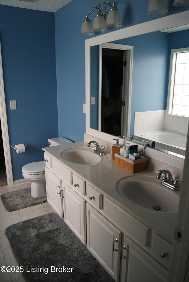 Building Photo - 9216 Newbury Ct