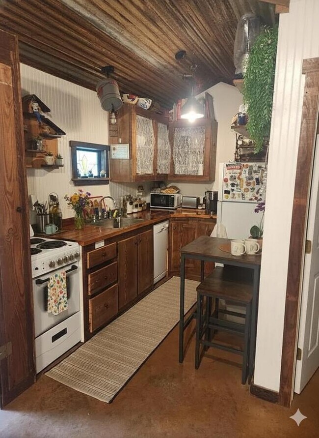 Building Photo - 601B Live Oak Street