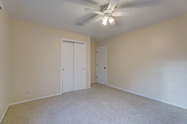 Building Photo - 547 Eichler Dr