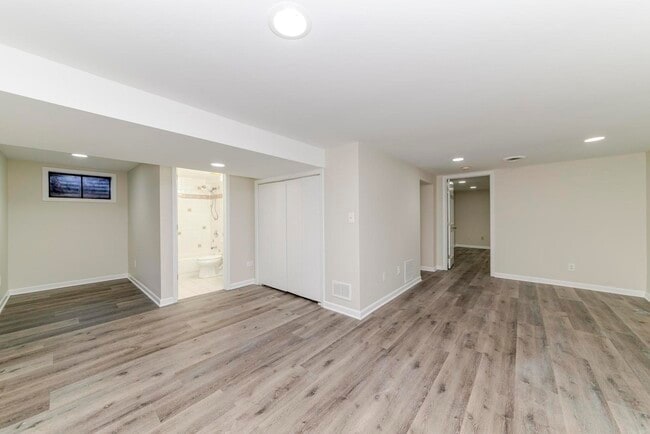 Building Photo - 1008 S 10th Ave