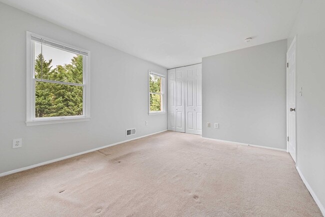 Building Photo - Ready Now! 3 bedroom Townhouse in Annapolis!