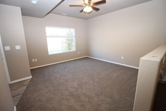 Building Photo - Brand New Townhome
