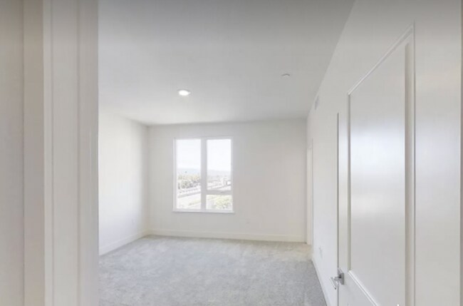 Building Photo - 5933 Sunstone Dr