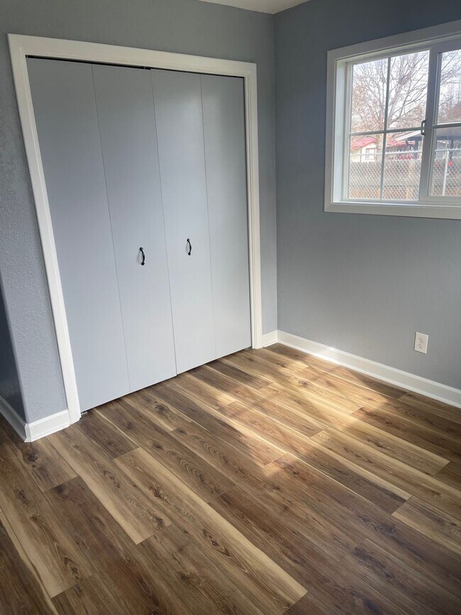 Building Photo - Beautiful 3 Bed 1.5 Bath House