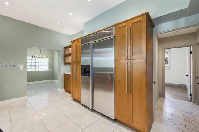 Building Photo - 3180 N Bay Rd