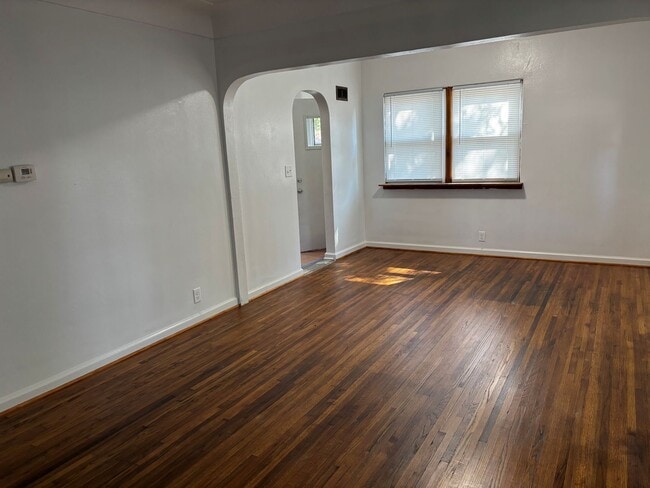 Building Photo - 2 bedroom house in Waterloo