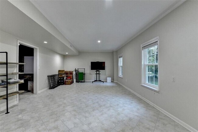 Building Photo - 355 Gaines Oak Way