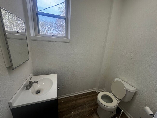 Building Photo - 1501 Faraon St