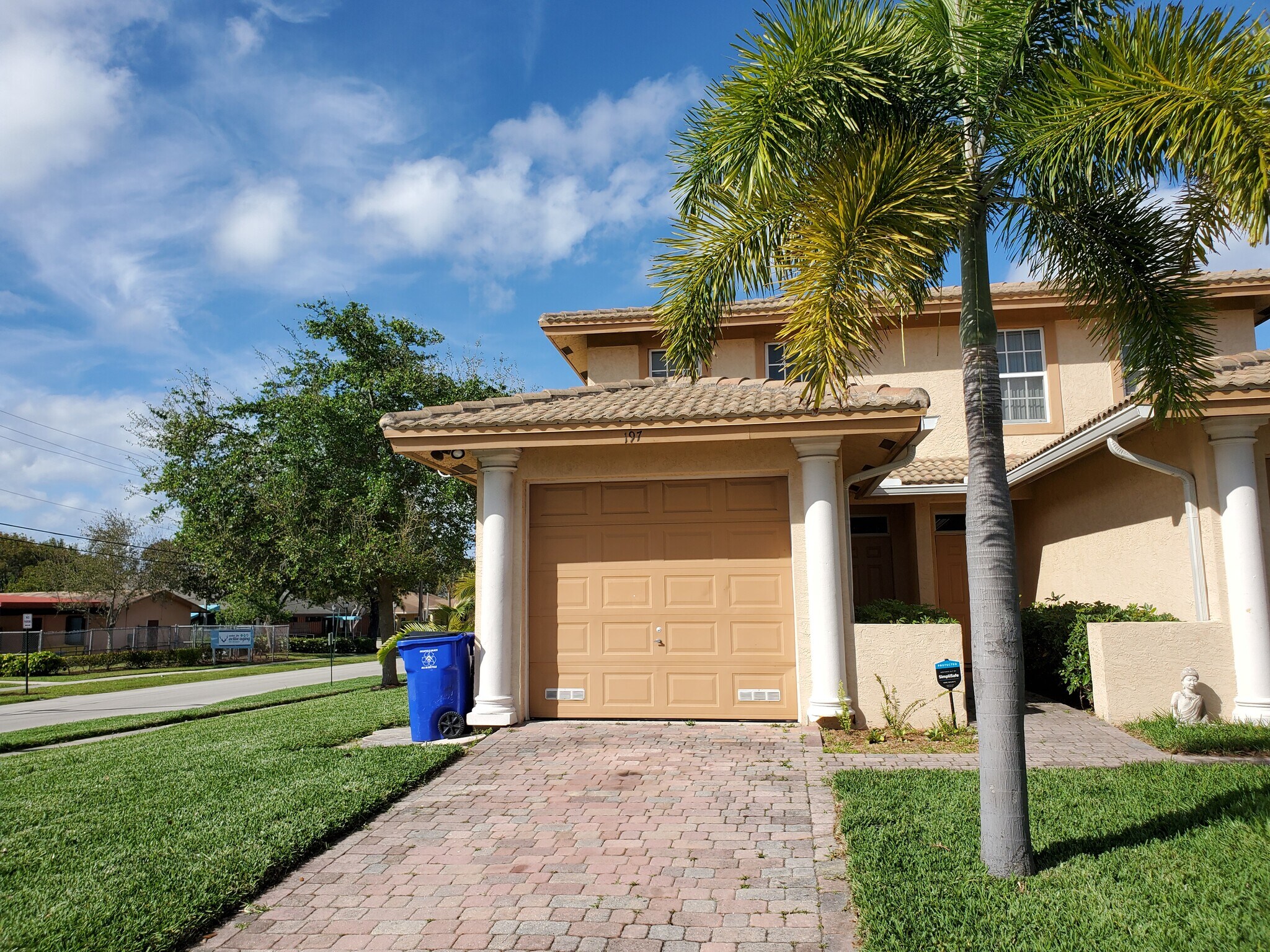 Building Photo - 197 NW Eller St