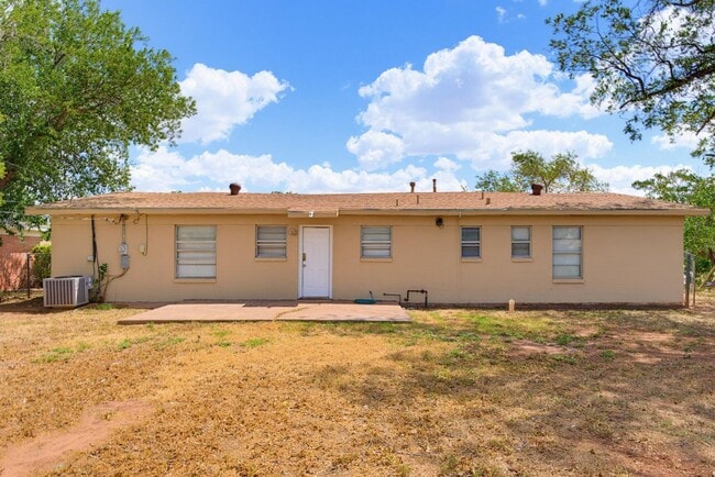 Building Photo - 618 S La Salle Dr