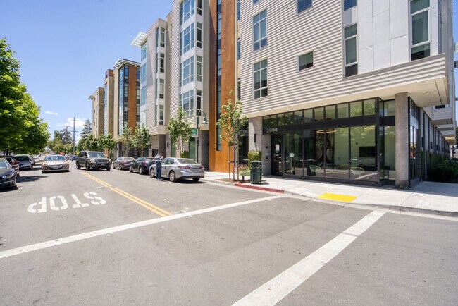 Building Photo - 2000 Fifth Street-SI FL4-ID1059