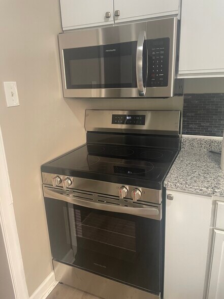 Primary Photo - 258 Lombardy Pl