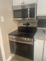 Building Photo - 258 Lombardy Pl