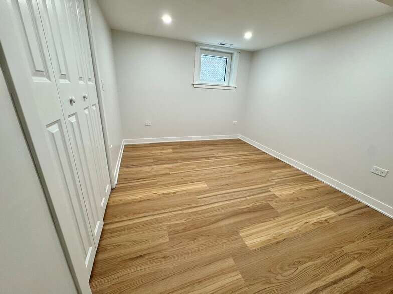 Building Photo - 4816 W Henderson St