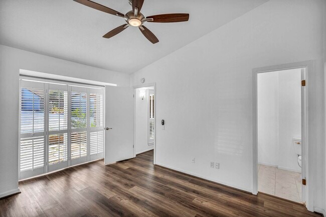 Building Photo - 100 Bay Point Dr