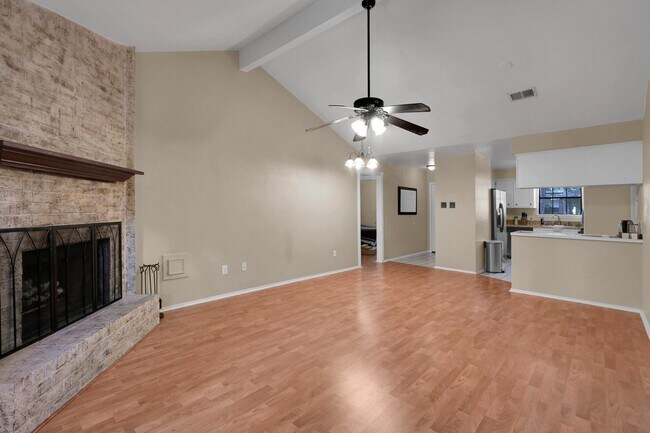 Building Photo - 83 Summer Crest Cir