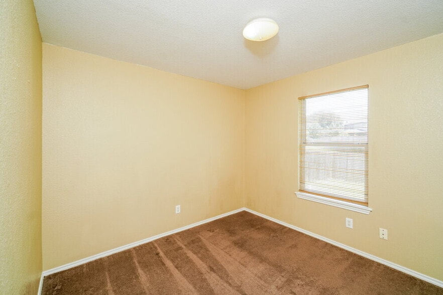 Building Photo - 8007 Heights Valley