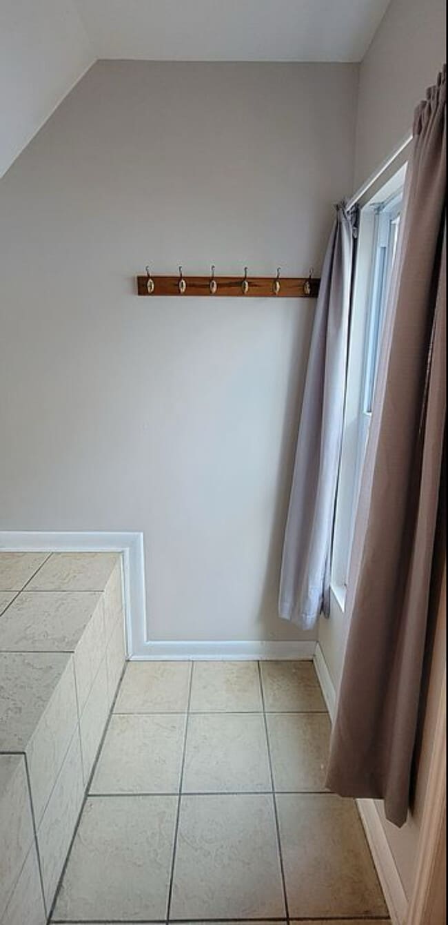 Shoe space - 15 Minden Ave