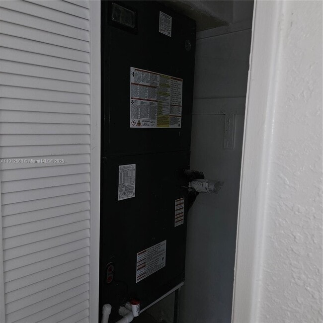 Building Photo - 14710 NE 5th Ct