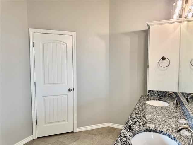 Building Photo - 626 Violet Dr