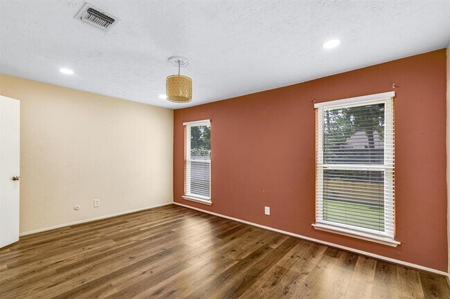 Building Photo - 14919 Parkville Dr