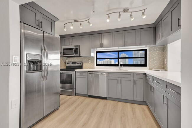 Building Photo - 6820 Indian Creek Dr