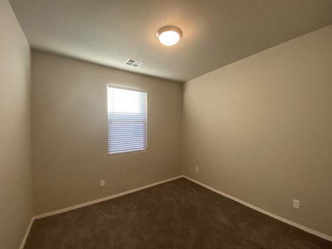 Building Photo - Single story 4BR/2Bath/Open Floor Plan/1907 Sqr Ft