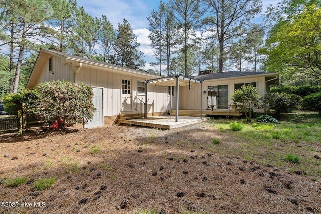Building Photo - 185 Pine Ridge Dr