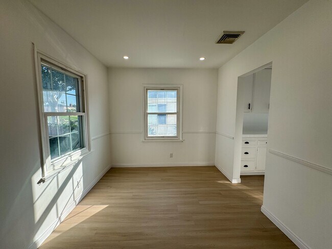 Building Photo - 10419 S Gramercy Pl