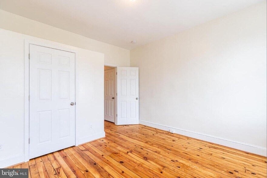 Building Photo - 122 S Loudon Ave