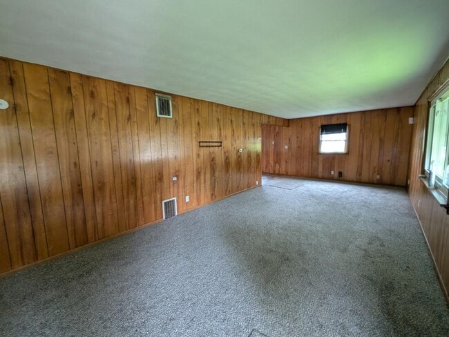 Building Photo - 2494 E 39th St
