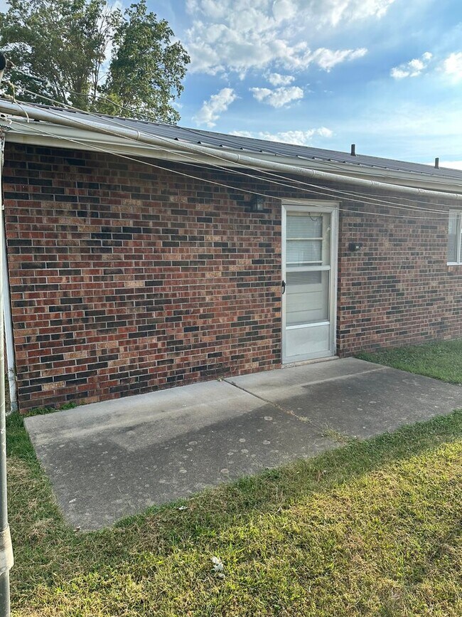 Building Photo - 607 E Jefferson Ave