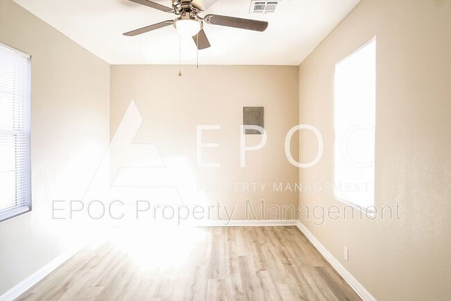 Building Photo - 2309 N Xanthus Ave