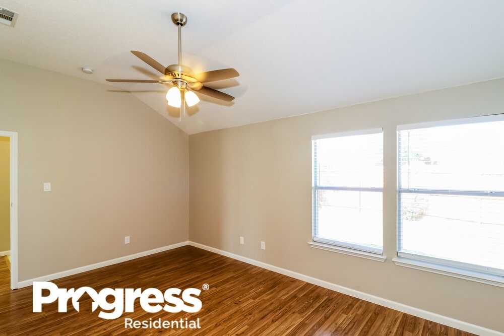 Building Photo - 327 Tioga Dr