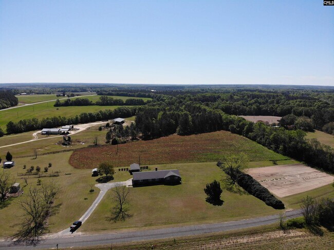 Building Photo - 137 Horses Neck Rd