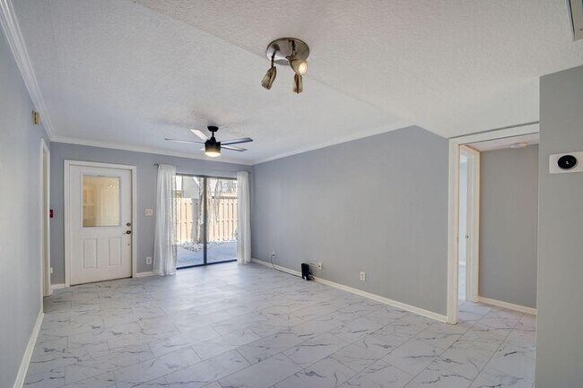 Building Photo - 612 Executive Center Dr